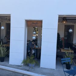Henko Cafe - Outside