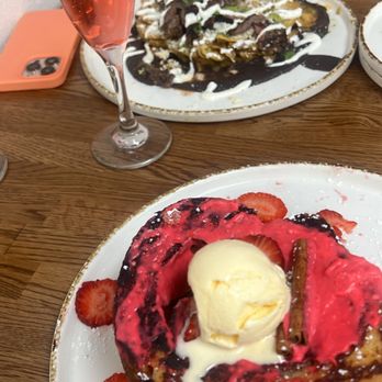Madres Brunch - Manhattan French Toast and chilaquiles verdes with steak - Breakfast & Brunch Near Me - Whittier, California Madres Brunch - Manhattan French Toast and chilaquiles verdes with steak - Breakfast & Brunch Near Me - Whittier, California