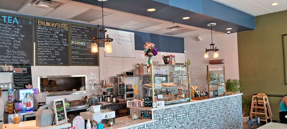 Leafs and Grounds - Photo 2