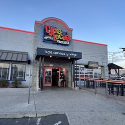 Ojos Locos Sports Cantina - Mesa