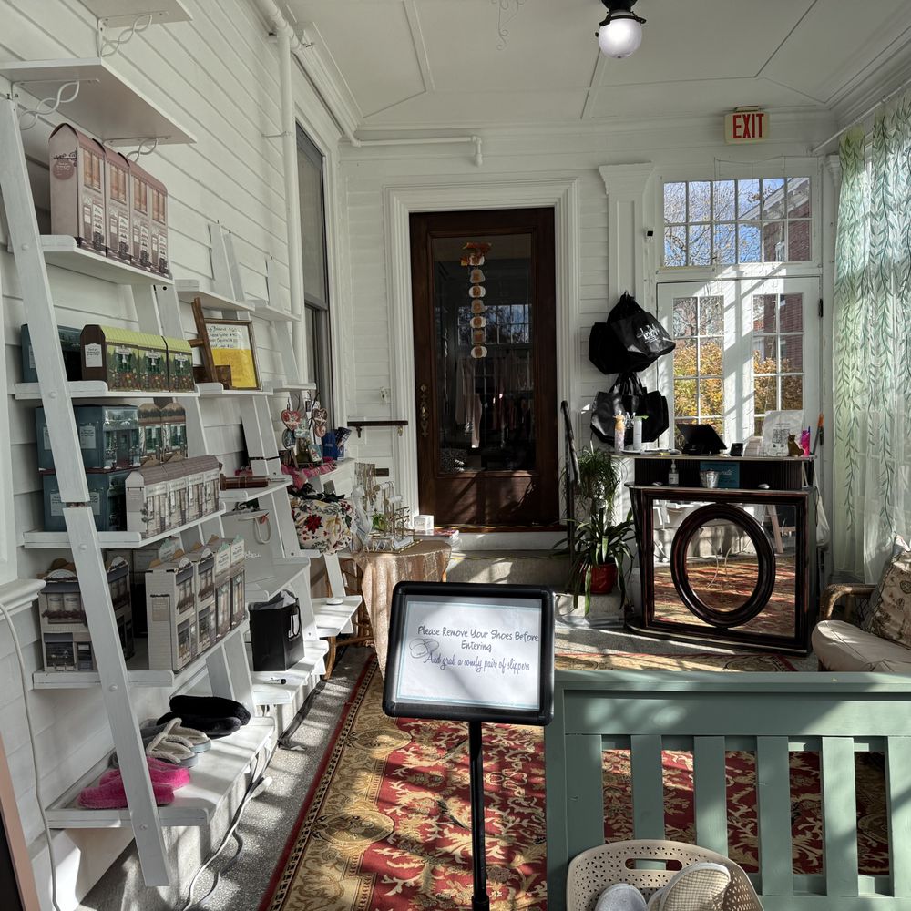 Leah Michelles Design and Style - The salon's entry filled w/ natural light. - Hair Salons Near Me - Brunswick, Maine Leah Michelles Design and Style - The salon's entry filled w/ natural light. - Hair Salons Near Me - Brunswick, Maine