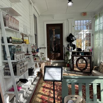 Leah Michelles Design and Style - The salon's entry filled w/ natural light. - Hair Salons Near Me - Brunswick, Maine Leah Michelles Design and Style - The salon's entry filled w/ natural light. - Hair Salons Near Me - Brunswick, Maine