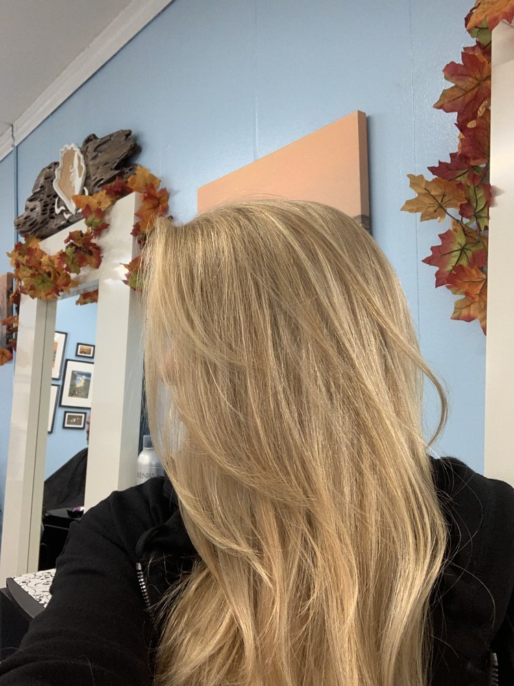 Heather’s Hair Design Logo