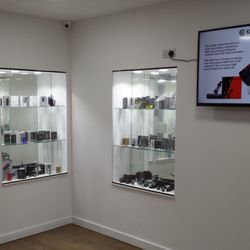Switch E-Cig Xpress Chepstow - Interior Cabinets