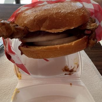 Les BBQ - Chicken burger - Sandwiches Near Me - Draper, Utah Les BBQ - Chicken burger - Sandwiches Near Me - Draper, Utah