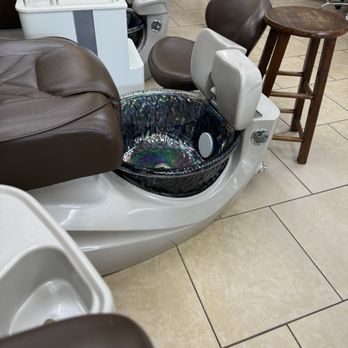 Gorgeous Nails & Spa - Pretty foot basins. - Waxing Near Me - Austin, Texas