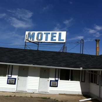 Bluebird Motel - Run down, and paint is peeling on the walls. Expect the same inside - Hotels Near Me - Innisfail, Alberta Bluebird Motel - Run down, and paint is peeling on the walls. Expect the same inside - Hotels Near Me - Innisfail, Alberta