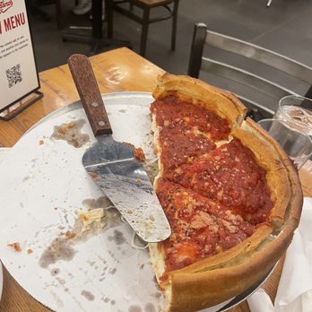 Giordano's - Pepperoni Deep Dish Pizza - Pizza Near Me - Chicago, Illinois