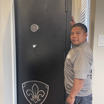 Pinnacle Moving Systems - Santos next to safe. - Movers Near Me - Richmond, Texas