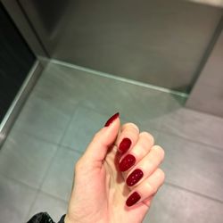 T-Luxe Nail Salon - Manicure