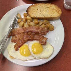 Donna's Fresh Cafe - Sunny up two egg breakfast.