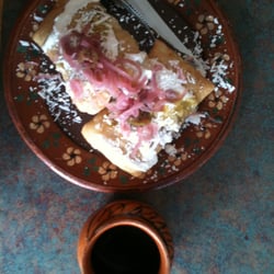Los Gabanes - Chimichanga con café de olla.
