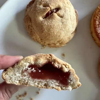 Pacitas Salvadorean Bakery - Guava cookie - Bakeries Near Me - San Francisco, California Pacitas Salvadorean Bakery - Guava cookie - Bakeries Near Me - San Francisco, California