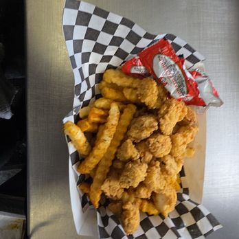 La Rue Bayou - Kids popcorn chicken w/fries - Cajun/Creole Near Me La Rue Bayou - Kids popcorn chicken w/fries - Cajun/Creole Near Me