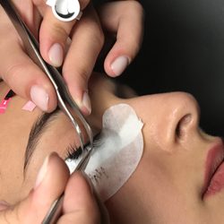 Fabulash Luxurious Beauty - Eyelash Extensions Procedure