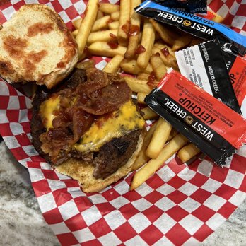 Las Braza's Mexican Grill - Putting swine on my burger didn't even have the nerve to change it for me. No special sauce no avacodos! Nothing - Mexican Near Me - Tallahassee, Florida