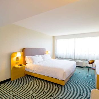 DoubleTree by Hilton Clarksville Riverview - Guest room - Hotels Near Me - Clarksville, Tennessee DoubleTree by Hilton Clarksville Riverview - Guest room - Hotels Near Me - Clarksville, Tennessee