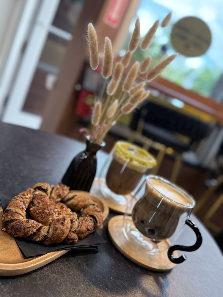 Dammiano's Cafe & Bistro Logo