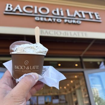 Bacio di Latte - Regular size cup with two flavors: stracciatella and cioccolato belga - Gelato Near Me - Newport Beach, California