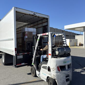 Loft Moving - Loading from FedEX. Loft Moving. San Fernando - Movers Near Me - Los Angeles, California Loft Moving - Loading from FedEX. Loft Moving. San Fernando - Movers Near Me - Los Angeles, California