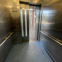 CTA - Montrose [Brown] - This elevator is super clean and Lysol fresh!