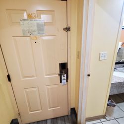 Days Inn by Wyndham Alma - broken door lock