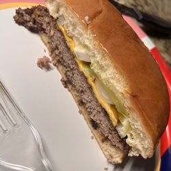 Sandy's Soda Fountain Burgers & More - Cheese burger