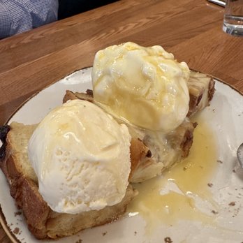 Block & Bottle - Bread pudding with ice cream we asked for an extra scoop - American Near Me - Castle Rock, Colorado