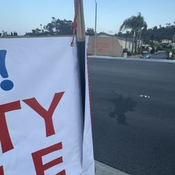 1DayBanner - Unglued banner seem where poles go.