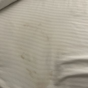 La Quinta Inn by Wyndham Phoenix Thomas Road - The disgusting bed - Hotels Near Me - Phoenix, Arizona