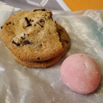 Golden Shovel - Chocolate chip cookies and strawberry mochi with marshmallow and jelly inside. - Coffee & Tea Near Me - Brooklyn, New York Golden Shovel - Chocolate chip cookies and strawberry mochi with marshmallow and jelly inside. - Coffee & Tea Near Me - Brooklyn, New York