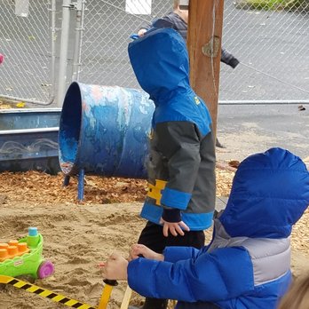 Tigard Playschool - Kids playing in the sandbox - Preschools Near Me - Portland, Oregon