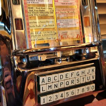 Jackson Hole - Jukebox share a song the whole place - Burgers Near Me - East Elmhurst, New York