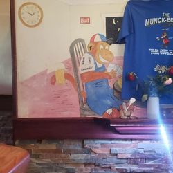 Munckee Bar & Grill - Great artwork!