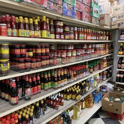 Lo's Seafood & Oriental Market Inc - Basic sauces & cooking oils