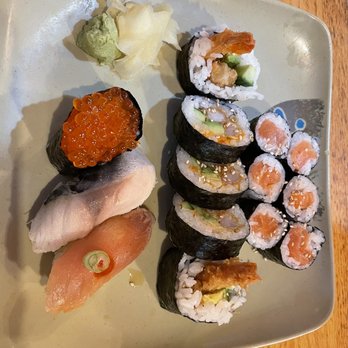 Oishii - Tuna roll, white tuna sashimi, salmon roe sashimi - Sushi Bars Near Me - Houston, Texas