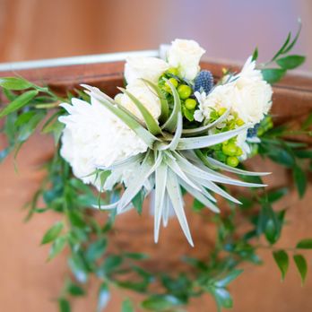 Easley Designs - Church pew flowers - Wedding Planning Near Me - Honolulu, Hawaii Easley Designs - Church pew flowers - Wedding Planning Near Me - Honolulu, Hawaii