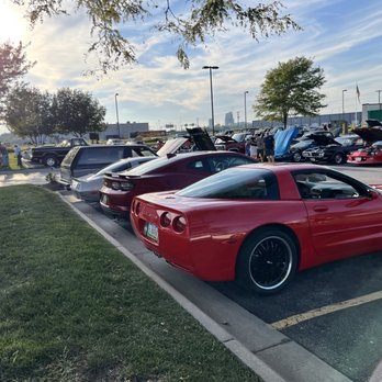 Quaker Steak & Lube - Car show going on - Steakhouses Near Me - Council Bluffs, Iowa Quaker Steak & Lube - Car show going on - Steakhouses Near Me - Council Bluffs, Iowa
