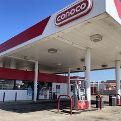 Conoco - Entrance and pumps