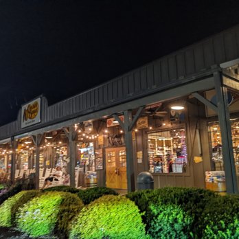 Cracker Barrel Old Country Store - Cracker Barrel Old Country Store, Sevierville - American Near Me - Sevierville, Tennessee