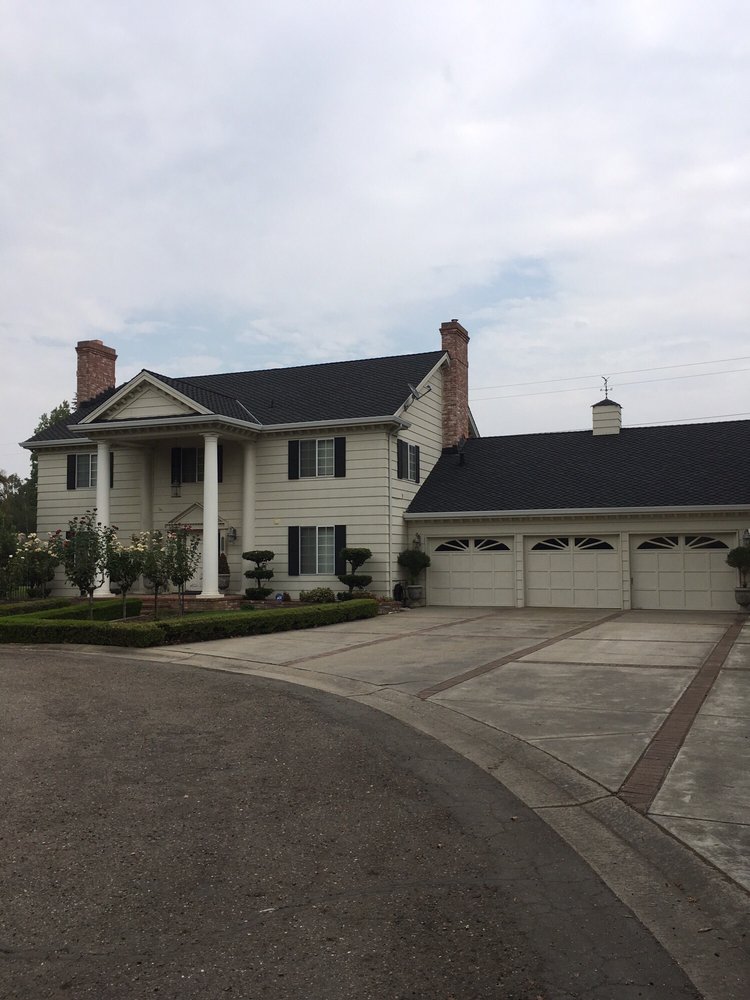 Slide of Munoz Roofing