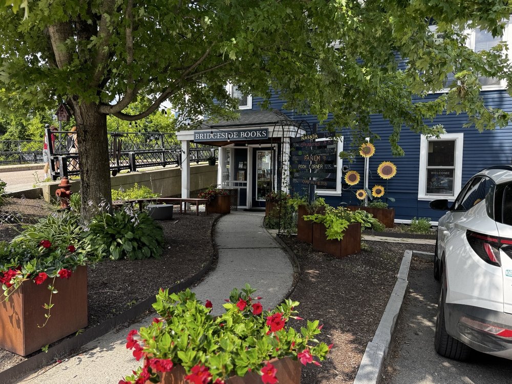 Bridgeside Books Logo