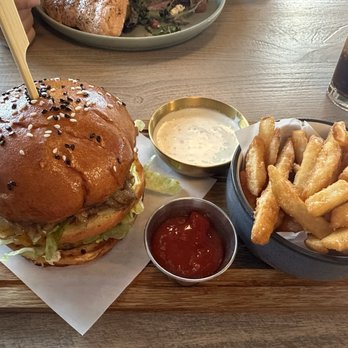 Junior Restaurant - Junior burger - Lounges Near Me - Roseville, California Junior Restaurant - Junior burger - Lounges Near Me - Roseville, California