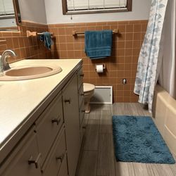 Granite Transformations of Dayton - Old outdated bath