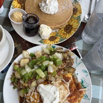 Kimmie's Coffee Cup - Yummy  Chili relleno with potatoes, and pumpkin pancakes with pumpkin butter - Breakfast & Brunch Near Me - Orange, California
