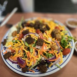 Sullivan Texas BBQ - Mixed green salad with smoked turkey