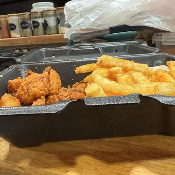 Dave's Hot Chicken - Saucy bites, not at all!! - Chicken Shop Near Me - Boca Raton, Florida Dave's Hot Chicken - Saucy bites, not at all!! - Chicken Shop Near Me - Boca Raton, Florida