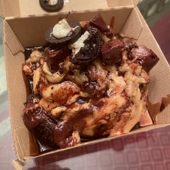 Cinnaholic - Build Your Own Cinnamon Roll Peanut butter frosting, Oreos, peanut butter cups, cookie dough, chocolate sauce - Bakeries Near Me - Boca Raton, Florida