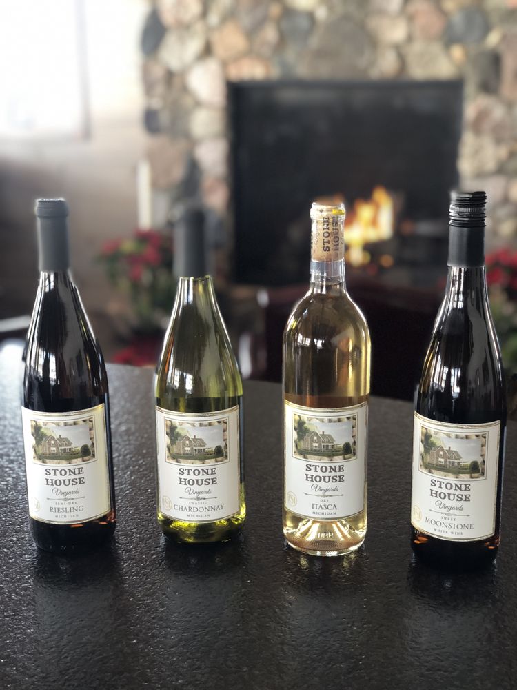 Stone House Vinyards Logo