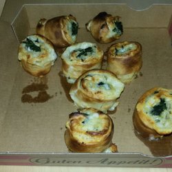 Bertto's Pizzamacherei - Pizzabrötchen gefüllt mir Spinat und Käse